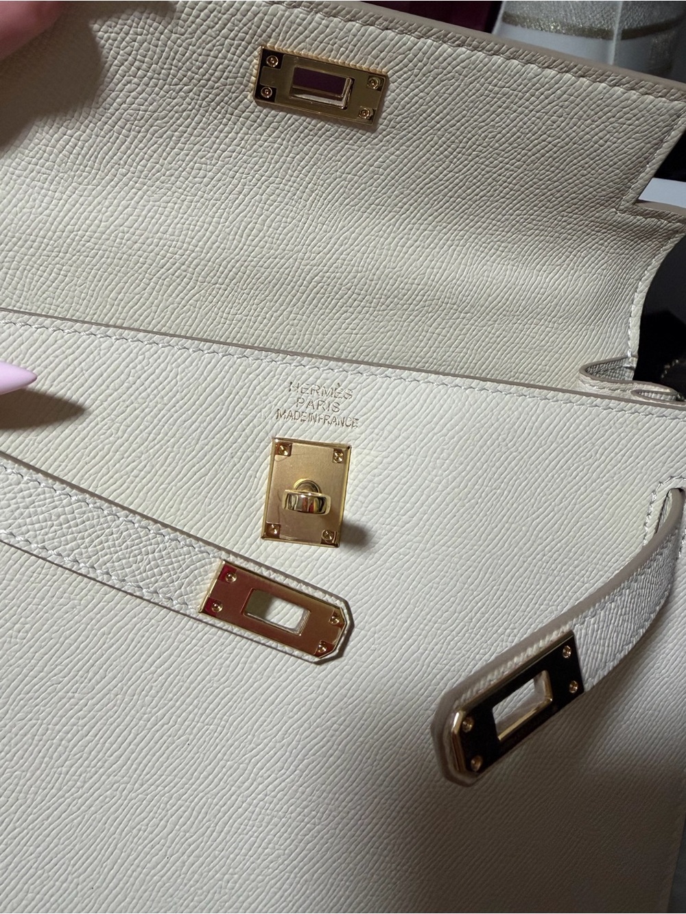 Cream Structured Top-Handle Women’s Bag with Gold Hardware - Picture 4 of 4